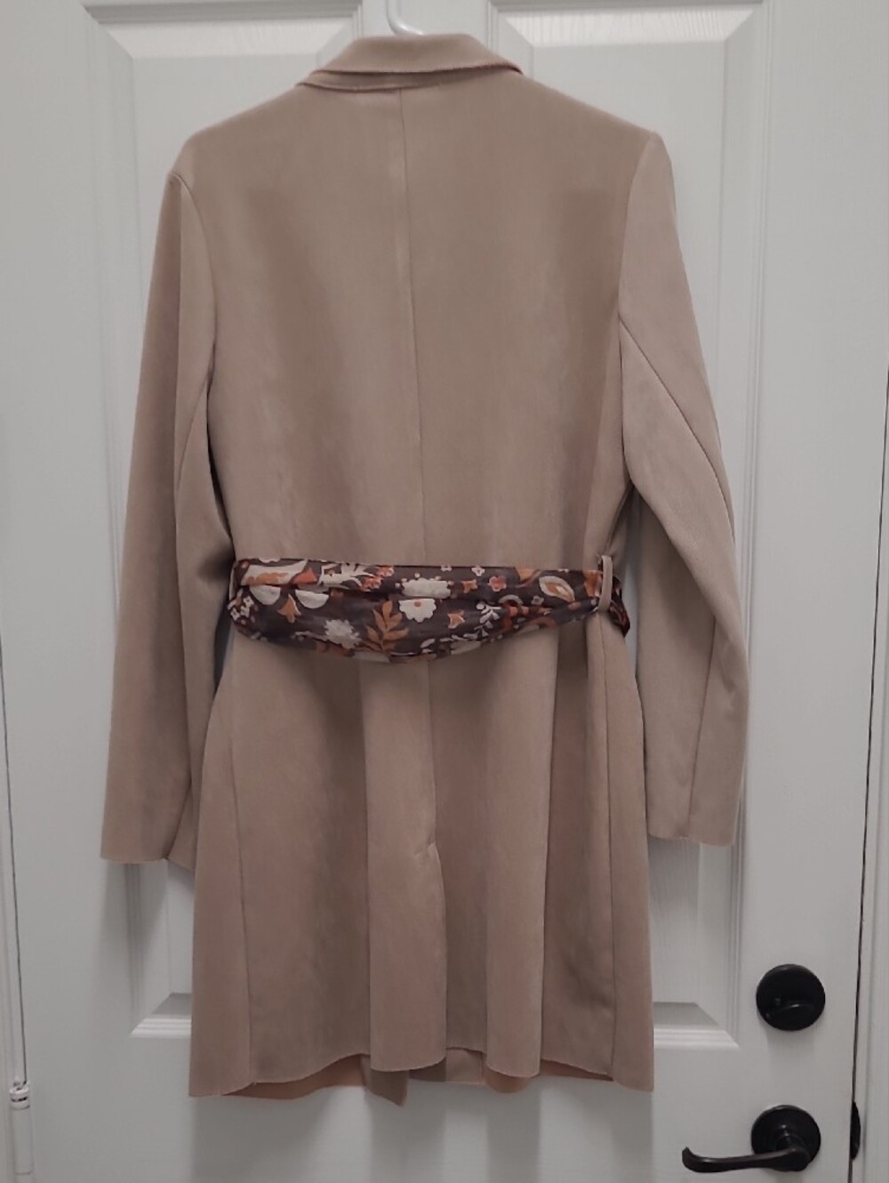 Solitaire Beige Long Blazer with Printed Sash - Picture 8 of 10
